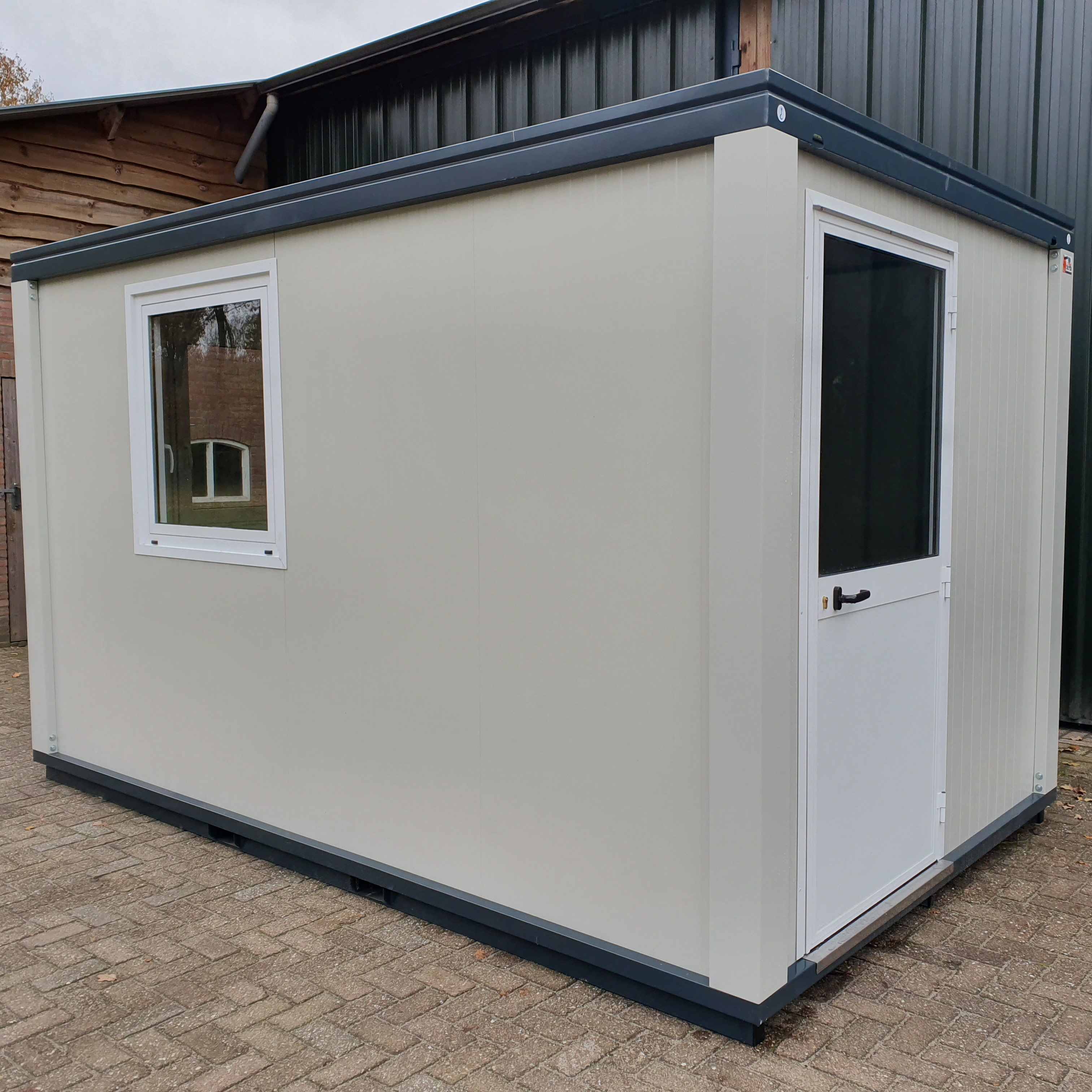 JK store from Gastel for office units, delivered quickly and professionally.